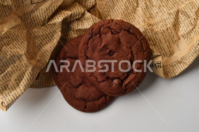 رقائق الشوكولاته الساخنه, رقاقات البسكويت الهشه اللذيذه, كوكيز, بسكويت بالشوكولاته, حلويات مخبوزه طازجه