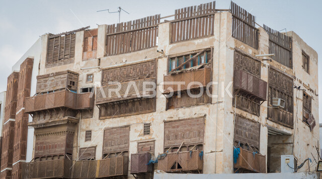 المدينة التاريخية في جدة بتصميم معماري عربي و إسلامي قديم ، بلد التاريخية في مدينة جدة ، أماكن سياحية جذابة في المملكة العربية السعودية