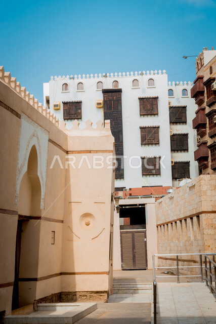 المدينة التاريخية في جدة بتصميم معماري عربي و إسلامي قديم ، بلد التاريخية في مدينة جدة ، أماكن سياحية جذابة في المملكة العربية السعودية