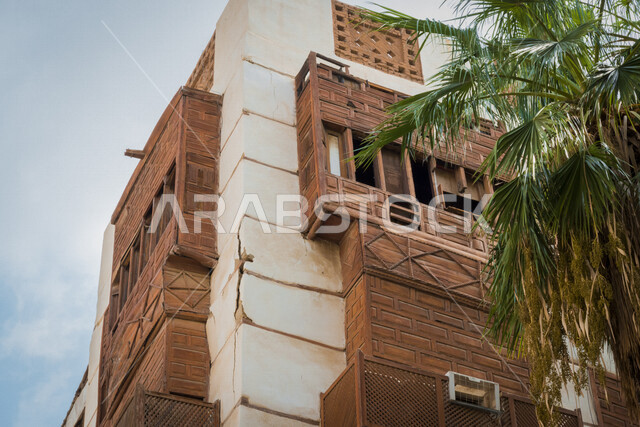 المدينة التاريخية في جدة بتصميم معماري عربي و إسلامي قديم ، بلد التاريخية في مدينة جدة ، أماكن سياحية جذابة في المملكة العربية السعودية