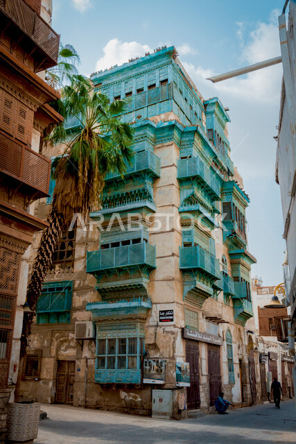 المدينة التاريخية في جدة بتصميم معماري عربي و إسلامي قديم ، بلد التاريخية في مدينة جدة ، أماكن سياحية جذابة في المملكة العربية السعودية