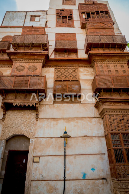المدينة التاريخية في جدة بتصميم معماري عربي و إسلامي قديم ، بلد التاريخية في مدينة جدة ، أماكن سياحية جذابة في المملكة العربية السعودية