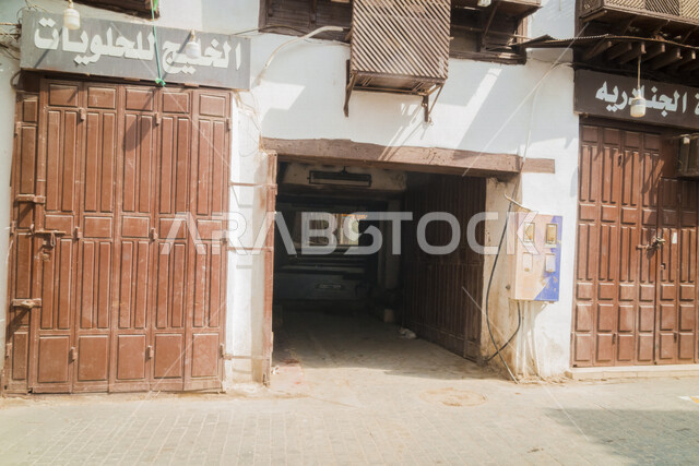 المدينة التاريخية في جدة بتصميم معماري عربي و إسلامي قديم ، بلد التاريخية في مدينة جدة ، أماكن سياحية جذابة في المملكة العربية السعودية