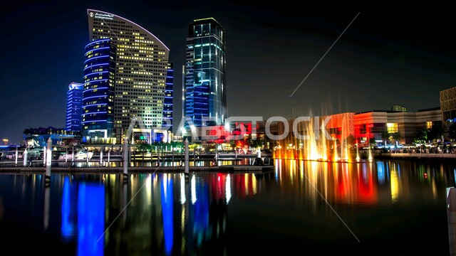 النمو والتقدم العمراني للأبراج المطلة على مرسى اليخوت الفاخر في مارينا دبي على ساحل الخليج العربي، معالم سياحية مشهورة , المنشآت التجارية في الإمارات العربية المتحدة , الفن الهندسي المعماري المتميز على الطراز الحديث للمباني وناطحات السحاب