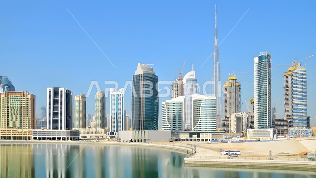 برج خليفة في مدينة دبي، النمو والتقدم العمراني للأبراج المطلة على ساحل الخليج العربي، معالم سياحية مشهورة , المنشآت التجارية في الإمارات العربية المتحدة , الفن الهندسي المعماري المتميز على الطراز الحديث للمباني وناطحات السحاب