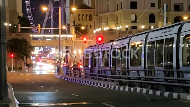 الاهتمام بالبنية التحتية للجسور والطرقات، محطات وصول المسافرين، صورة مقربة لقطار مترو دبي، توفير التسهيلات والخدمات للمغادرين والقادمين إلى الإمارات العربية المتحدة، مفهوم المواصلات العامة، أحدث أنظمة السكك الحديدية