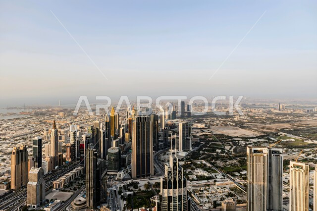 الأبراج وناطحات السحاب في الامارات العربية المتحدة، الفنون والتصاميم المعمارية الحديثة، بناء مستقبل حضاري متطور، المنشآت والمباني التجارية الشاهقة، تحسين وتطوير البنية التحتية للمدن السياحية، التقدم والنمو العمراني في إمارة دبي