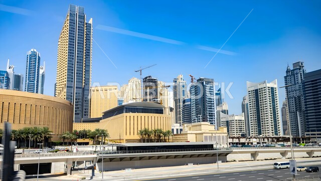 اماكن الأنشطة العائلية الترفيهية، الفن الهندسي المعماري الحديث للمولات وناطحات السحاب الشاهقة، مبنى مارينا مول في إمارة دبي، السياحة في الإمارات العربية المتحدة، مراكز التسوق والمتاجر الفاخرة