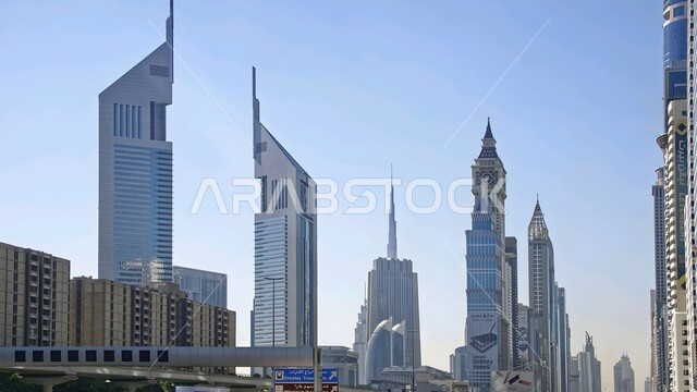 الأبراج وناطحات السحاب في الامارات العربية المتحدة، الفنون والتصاميم المعمارية الحديثة، المنشآت والمباني التجارية الشاهقة، التقدم والنمو العمراني وتحسين وتطوير البنية التحتية, شارع الشيخ زايد في امارة دبي