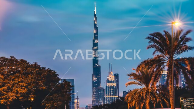 المعالم والأماكن السياحية المشهورة، وجهات جذب واستقطاب السياح من انحاء العالم، برج خليفة الشهير في مدينة دبي، النمو والتطور العمراني للأبراج وناطحات السحاب، الفن الهندسي المعماري الحديث للمباني والمنشآت في الإمارات العربية المتحدة 