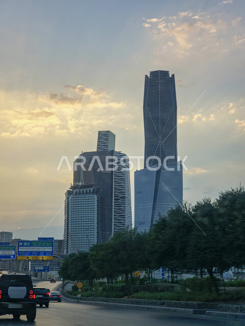 طرق و شوارع المملكة، معالم الرياض المشهورة، مركز الملك عبدالله المالي في الرياض بالمملكة العربية السعودية، الأبراج وناطحات السحاب، النمو والتطور الهندسي المعماري المتميز بالسعودية, الأبراج الاقتصادية والمالية في كافد