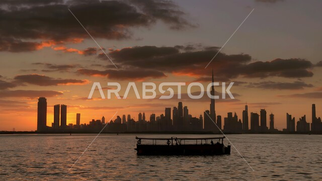  أماكن جذب واستقطاب السائحين، الواجهة البحرية على ساحل الخليج العربي وقت الغروب، التطور والتقدم العمراني للمباني والمنشآت في الإمارات العربية المتحدة، المدن والمعالم السياحية المشهورة، الفن الهندسي المعماري للأبراج وناطحات السحاب في مدينة دبي