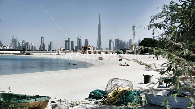 الواجهة البحرية على ساحل الخليج العربي وقت الغروب، التطور والتقدم العمراني للمباني والمنشآت في الإمارات العربية المتحدة، المدن والمعالم السياحية المشهورة، الفن الهندسي المعماري للأبراج وناطحات السحاب في مدينة دبي، أماكن جذب واستقطاب السائحين