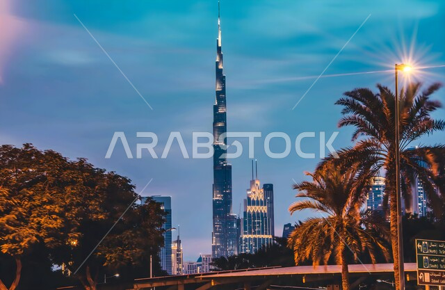 جذب واستقطاب السياح من انحاء العالم، برج خليفة الشهير في مدينة دبي، النمو والتطور العمراني للأبراج وناطحات السحاب، الفن الهندسي المعماري الحديث للمباني والمنشآت في الإمارات العربية المتحدة، المعالم والأماكن السياحية المشهورة 