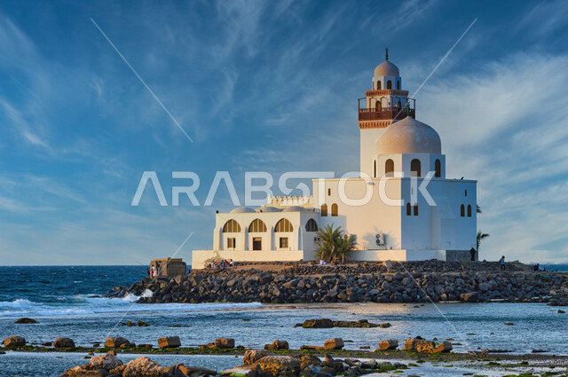 صورة لمسجد شاطئ الكورنيش في جدة المملكة العربية السعودية ، الواجهة البحرية لكورنيش جدة ، جمال الطبيعة في جدة ، الفن المعماري في السعودية