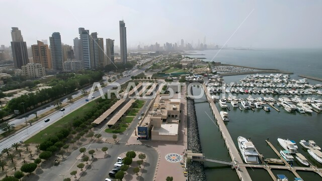 التطور والتقدم العمراني للمباني و المنشآت التجارية و السكنية، الفن الهندسي المعماري على الطراز الحديث للابراج وناطحات السحاب في مدينة الكويت المطلة على البحر، الطرق والشوارع الاسفلتية المعبدة، المعالم السياحية المشهورة