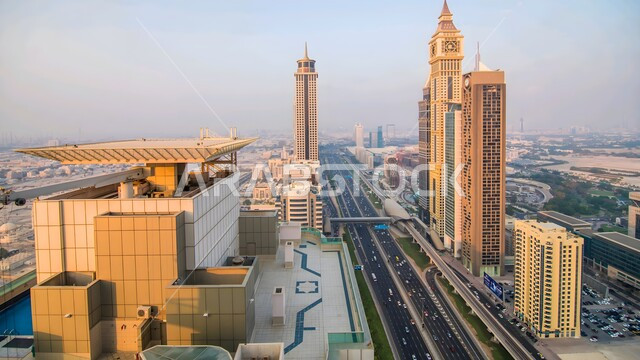 التطور والتقدم الهندسي المعماري للأبراج وناطحات السحاب في الامارات العربية المتحدة، الفنون والتصاميم المعمارية للمنشآت والمباني في إمارة دبي، برج اليعقوب في شارع الشيخ زايد في وقت النهار، المعالم والأماكن السياحية المشهورة