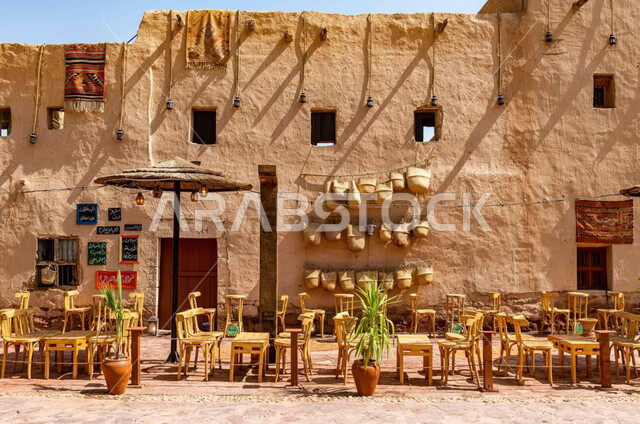 العراقة والحضارة العربية الأصيلة، البيوت السكنية والمنازل المصنوعة من حجارة، ممرات البلدة القديمة في محافظة العلا بالمملكة العربية السعودية، الشوارع والطرقات الضيقة، المعالم والأماكن التاريخية السياحية المشهورة