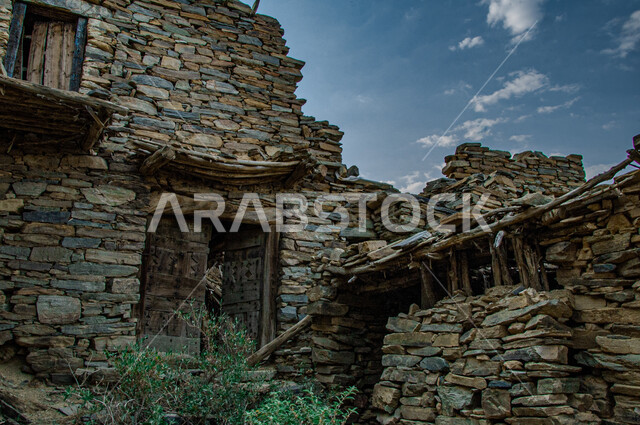 جذب السياح من أنحاء العالم، الفن الهندسي المعماري للقصور والبناء القديم، قصر الأخوين في قرية الملد بمدينة الباحة في المملكة العربية السعودية، المعالم السياحية المشهورة، حصن تراثي تاريخي من الحجارة