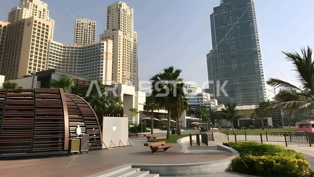 الفن الهندسي المعماري على الطراز الحديث لفندق امواج روتانا في دبي، الاشجار والنباتات الخضراء في الامارات العربية المتحدة، الفنادق والمنتجعات السياحية، اماكن السياحة ومعالم دبي المشهورة