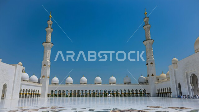 الساحة الخارجية لمسجد الشيخ زايد بن سلطان آل نهيان في إمارة أبوظبي, مفهوم العبادة والتقرب إلى الله تعالى, الهندسة المعمارية لبناء المساجد في الامارات العربية المتحدة, معالم وأماكن اسلامية مقدسة في النهار, نداء المسلمين لأداء العبادات والفرائض