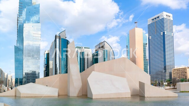 الفن الهندسي المعماري لمبنى مصلى قصر الحصن في أبوظبي, التطور والتقدم العمراني الاماراتي على الطراز العصري الحديث, معالم دينية مقدسة, أبرز المباني والمنشآت الثقافية المقدسة في منطقة الحصن, مقصد الزوار من شتى انحاء العالم