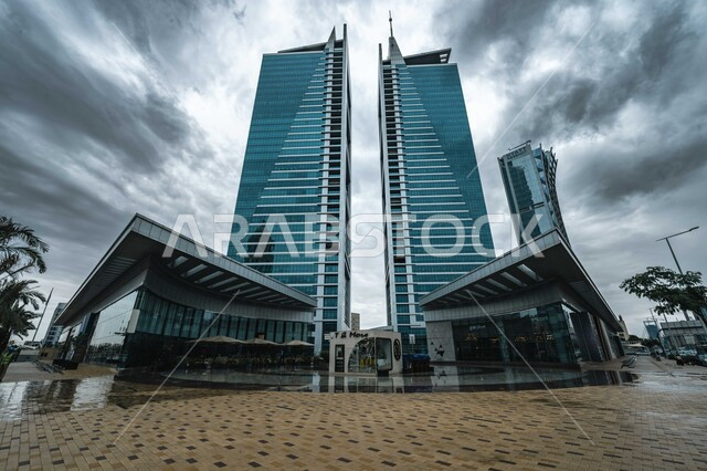 النمو والتقدم العمراني للمنشآت السكنية في المملكة، الفن الهندسي المعماري لأبراج العليا في مدينة الرياض,  المنشآت وناطحات السحاب المشهورة في السعودية، معالم جذب واستقطاب السياح من شتى انحاء العالم