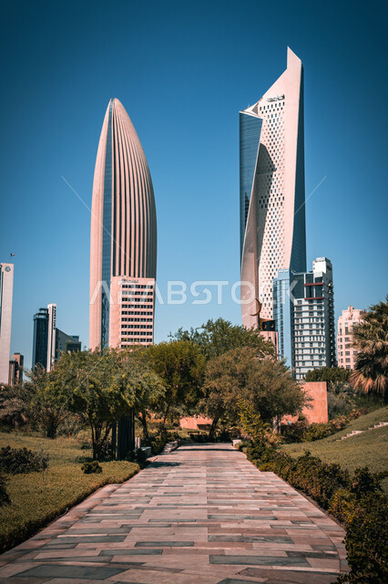 الفن الهندسي المعماري على الطراز الحديث للأبراج وناطحات السحاب البارزة، المعالم السياحية والاقتصادية المشهورة, برجي الحمراء والبنك الوطني في مدينة الكويت، التطور والنمو العمراني للمباني والمنشآت التجارية، التقدم الحضاري للمدن الكويتية والاهتمام بالتشجير 
