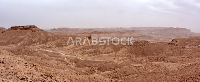 الطبيعة الصحراوية والتضاريس والقمم الجبلية، معالم طبيعية أثرية سياحية في المملكة العربية السعودية، سلاسل الجبال في محافظة نجد السفلى، التكوينات والتشكلات الصخرية في صحراء مدينة الرياض، تشكل الكثبان والتلال الرملية، خلفية الطبيعة