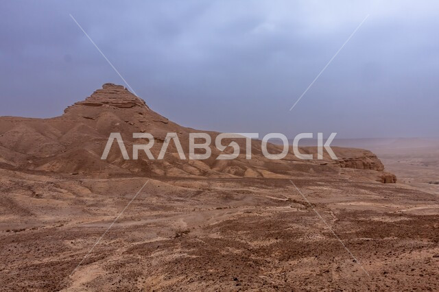 الطبيعة الصحراوية والتضاريس والقمم الجبلية، معالم طبيعية أثرية سياحية في المملكة العربية السعودية، سلاسل الجبال في محافظة نجد السفلى، التكوينات والتشكلات الصخرية في صحراء مدينة الرياض، تشكل الكثبان والتلال الرملية، خلفية الطبيعة