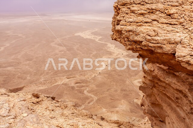  سهل فجر الهضبة في محافظة نجد السفلى، الطبيعة الصحراوية والتضاريس وسلاسل القمم الجبلية، معالم طبيعية أثرية سياحية في المملكة العربية السعودية،التكوينات والتشكلات الصخرية في صحراء مدينة الرياض، تشكل الكثبان والتلال الرملية، خلفية الطبيعة