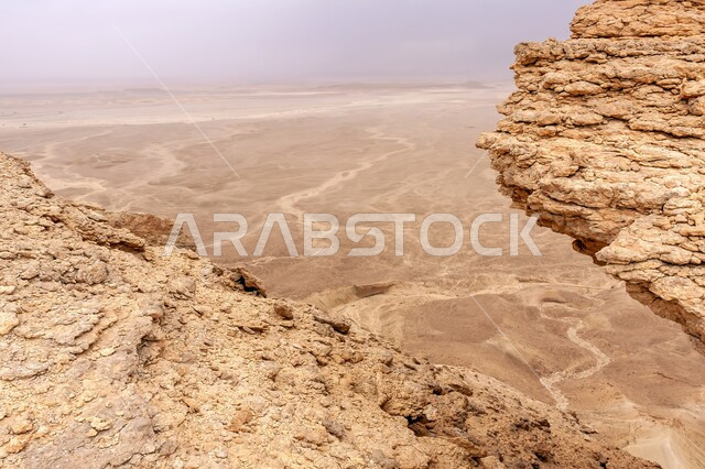  سهل فجر الهضبة في محافظة نجد السفلى، الطبيعة الصحراوية والتضاريس وسلاسل القمم الجبلية، معالم طبيعية أثرية سياحية في المملكة العربية السعودية،التكوينات والتشكلات الصخرية في صحراء مدينة الرياض، تشكل الكثبان والتلال الرملية، خلفية الطبيعة