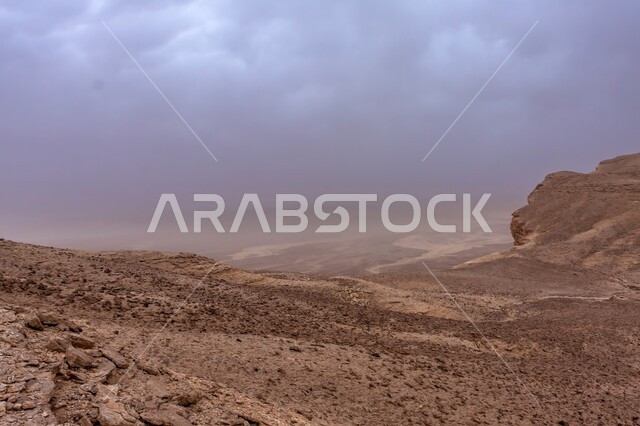 التكوينات والتشكلات الصخرية في صحراء مدينة الرياض، الطبيعة الصحراوية والتضاريس والقمم الجبلية، معالم طبيعية أثرية سياحية في المملكة العربية السعودية، سلاسل الجبال في محافظة نجد السفلى، تشكل الكثبان والتلال الرملية، خلفية الطبيعة