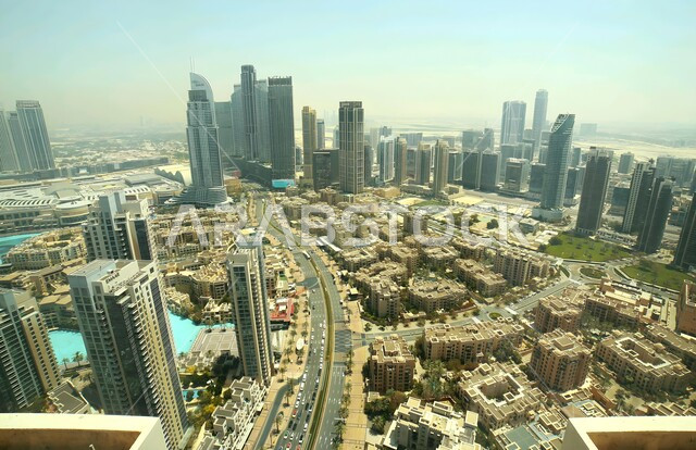 الابراج وناطحات السحاب في الامارات العربية المتحدة، الفن الهندسي المعماري لبناء الفنادق السياحية على الطراز الحديث، المباني والمنشأت التجارية والسكنية في دبي، أماكن ومعالم جذب واستقطاب السياح من شتى انحاء العالم, النمو والتقدم العمراني الاماراتي