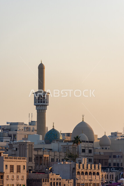 Imam Ali Mosque in Bur Dubai, the architectural art of building mosques in the Arab-Islamic style, the call of Muslims to perform religious duties and prayers, the concept of worship and drawing closer to God, Islamic religious landmarks in the United Arab Emirates