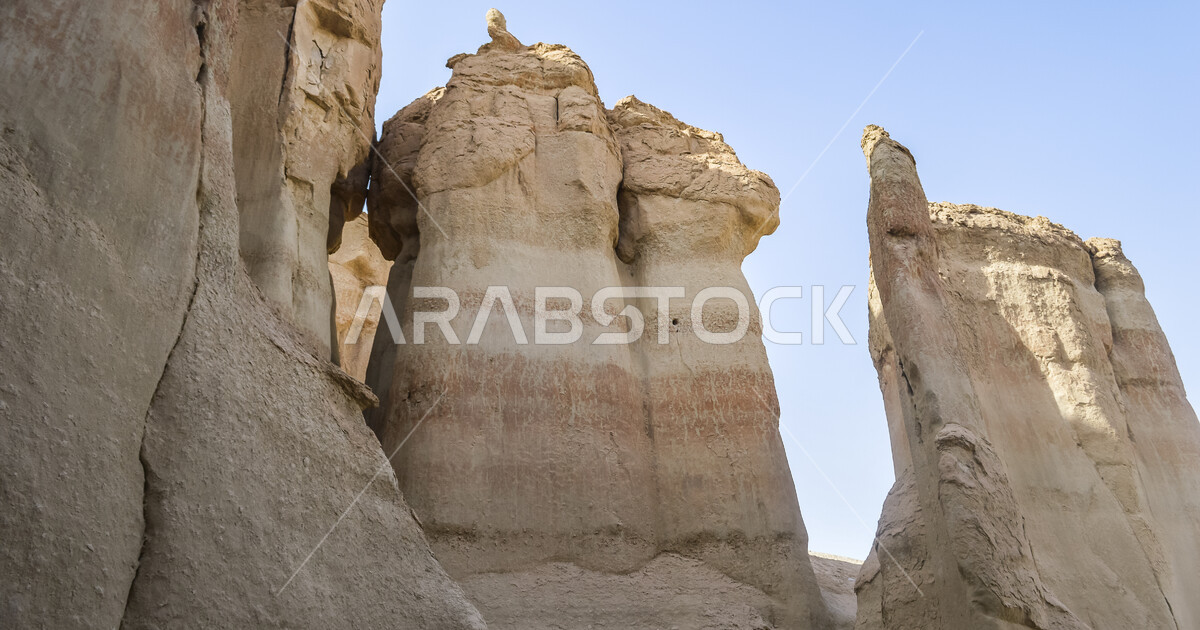 A picture of the beauty of the natural rock formations in Al-Ahsa ...