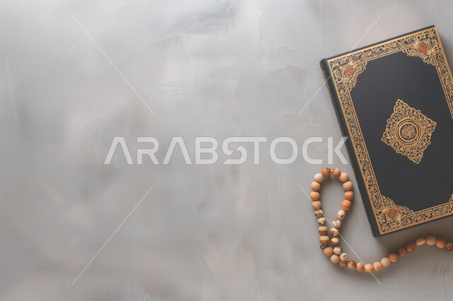 مفهوم التسبيح والتهليل، أداء الفرائض والعبادات في الدين الإسلامي، مسبحة مصنوعة من الخرز لذكر الله تعالى, التعبد والتقرب إلى الله بتلاوة المصحف الشريف, الهداية بنور القرآن الكريم, حفظ و تفسير كلام الله عز وجل, خلفية رمادية