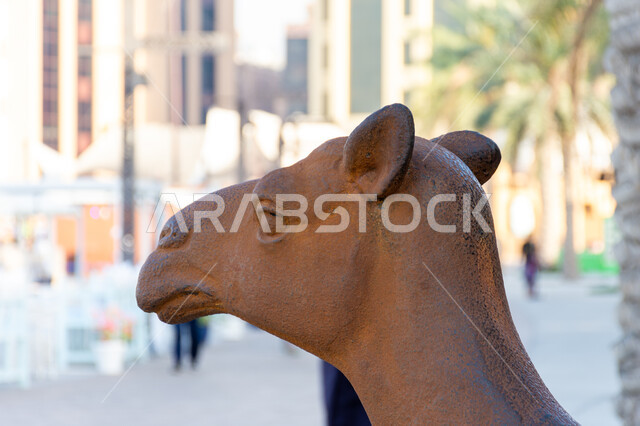 الآثار القديمة التاريخية, أماكن السياحة التراثية, صورة مقربة لمجسم الجمل في منطقة الشندغة في مدينة دبي, المعالم السياحية الأثرية التاريخية المشهورة في الإمارات العربية المتحدة