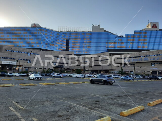 المحال والأسواق التجارية، الشوارع والازقة في مدينة جدة التاريخية، المعالم والأماكن الاثرية في المملكة العربية السعودية، البيوت والمباني التراثية في حي البلد، الفن الهندسي المعماري المتميز لمركز الجمجوم التجاري