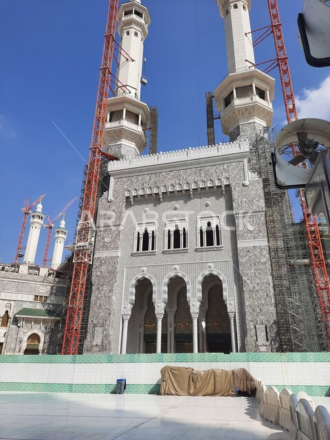 The concept of worship and drawing closer to God, the outer courtyard of the Grand Mosque during the day, the outer courtyards of the Grand Mosque in Mecca, the arrival of Muslims from all over the world to perform the Hajj and Umrah rituals, the holy Islamic religious places and landmarks in the Kingdom of Saudi Arabia