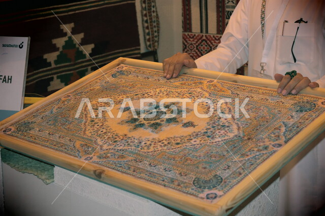 Handicrafts and crafts, hanging murals and engravings, an art corner in one of the Saudi tourist heritage sites, the concept of talent and creativity in drawing, a museum of creative arts, an exhibition of drawings and paintings