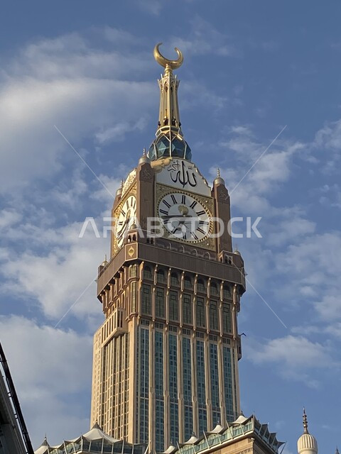 أداء مناسك الحج والعمرة، العبادة والتقرب إلى الله، أماكن ومعالم دينية إسلامية مقدسة في المملكة العربية السعودية، مبنى برج الساعة الملكي في مكة المكرمة، الفن الهندسي المعماري للمنشآت والمباني، الأبراج المطلة على الحرم المكي