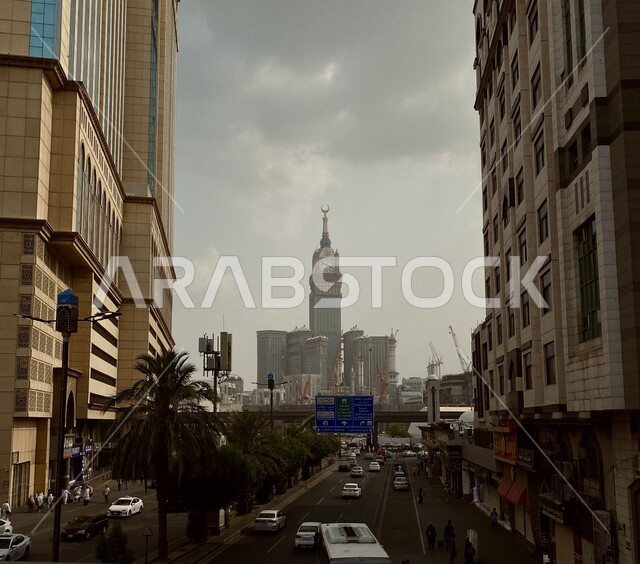 الفن الهندسي المعماري للأبراج وللمنشآت والمباني، العبادة والتقرب إلى الله، حركة المرور والسيارات في شوارع المملكة العربية السعودية، أداء مناسك الحج والعمرة، أماكن ومعالم دينية إسلامية مقدسة، مبنى برج الساعة الملكي في مكة المكرمة