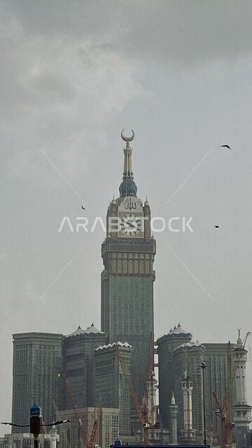 الفن الهندسي المعماري للأبراج وناطحات السحاب، النمو والتقدم العمراني للمنشآت والمباني في المملكة العربية السعودية، العبادة والتقرب إلى الله، أداء مناسك الحج والعمرة، أماكن ومعالم دينية إسلامية مقدسة، مبنى برج الساعة الملكي في مكة المكرمة
