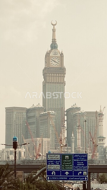 النمو والتقدم العمراني للمنشآت والمباني في المملكة العربية السعودية، العبادة والتقرب إلى الله، أداء مناسك الحج والعمرة، أماكن ومعالم دينية إسلامية مقدسة،الفن الهندسي المعماري للأبراج وناطحات السحاب، مبنى برج الساعة الملكي في مكة المكرمة