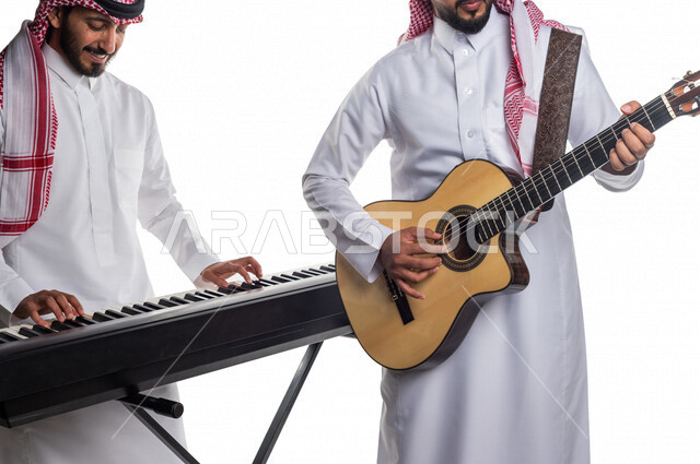An Arab Saudi Gulf band that has artistic talents, playing the guitar, playing the piano, musical arts, practicing the hobby of playing.