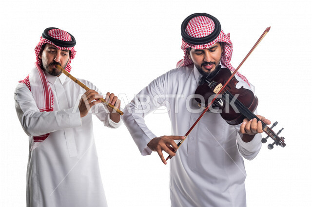 فرقة عربية سعودية خليجية تملك مواهب فنية , العزف على آلأة الكمان , العزف على آلة الناي ,فنون موسيقية , ممارسة هواية العزف .