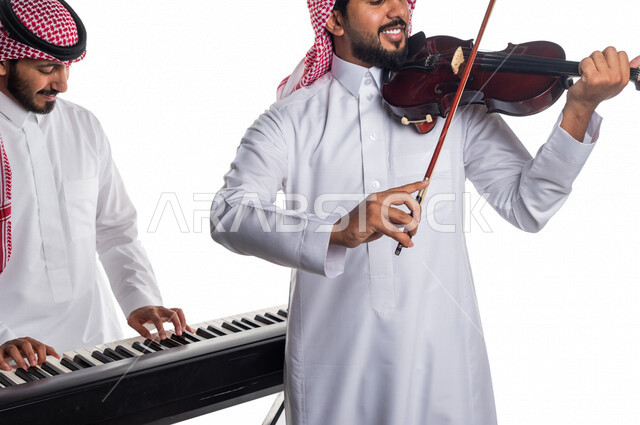 فرقة عربية سعودية خليجية تملك مواهب فنية , العزف على آلة الكمان , العزف على آلة البيانو ,فنون موسيقية , ممارسة هواية العزف .
