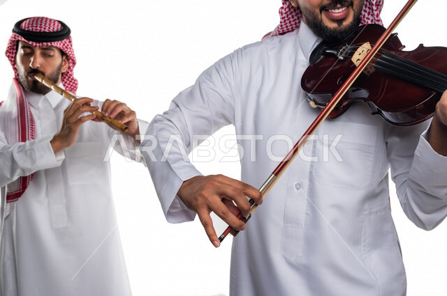 فرقة عربية سعودية خليجية تملك مواهب فنية , العزف على آلأة الكمان , العزف على آلة الناي ,فنون موسيقية , ممارسة هواية العزف .