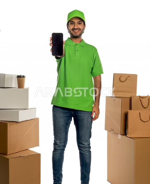 بورتريه لرجل عربي سعودي خليجي يعمل في توصيل الطلبات والبضائع للزبائن, التسوق الالكتروني, طلبات اونلاين, التسوق الذكي, عملية شحن وتوصيل موثوقه, مندوب توصيل, أمين مخازن, توثيق الطلبات, مندوب مبيعات, تاكيد الحجوزات